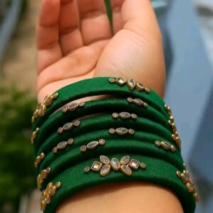 কুন্দনের হ্যান্ডমেড চূড়ি