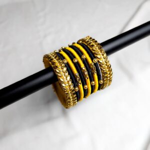 কুন্দনের হ্যান্ডমেড চূড়ি