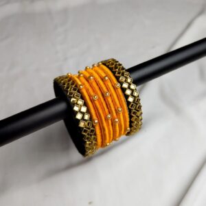 কুন্দনের হ্যান্ডমেড চূড়ি