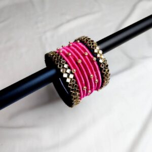 কুন্দনের হ্যান্ডমেড চূড়ি