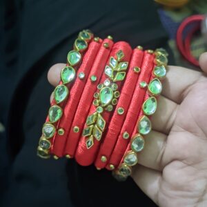 কুন্দনের হ্যান্ডমেড চূড়ি