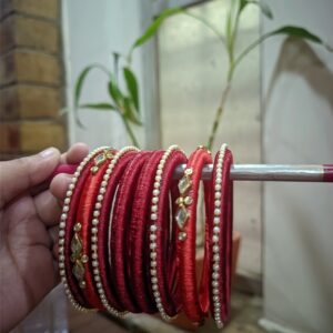 কুন্দনের হ্যান্ডমেড চূড়ি