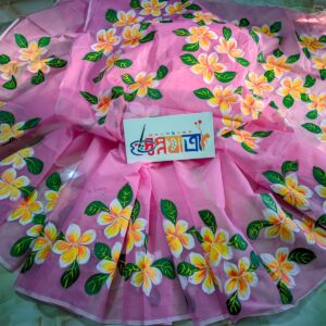 গোলাপি শিফন শাড়ি হলুদ ফ্রাংগিপানি ফুলের হ্যান্ড পেইন্ট